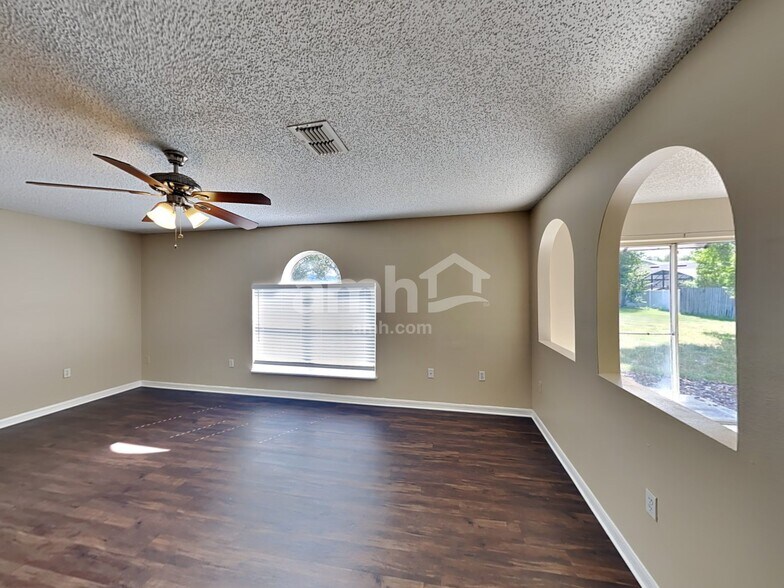 Building Photo - 1015 Astor Ct