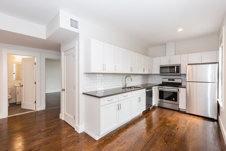 Building Photo - 22 Clary St