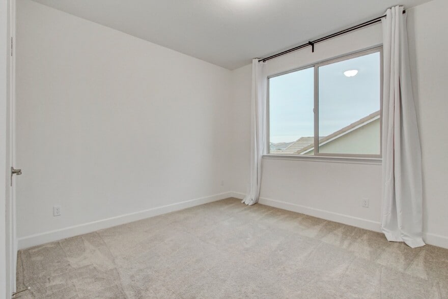 Bedroom No. 3 w/ walk-in closet - 2008 Gumbinger Pl