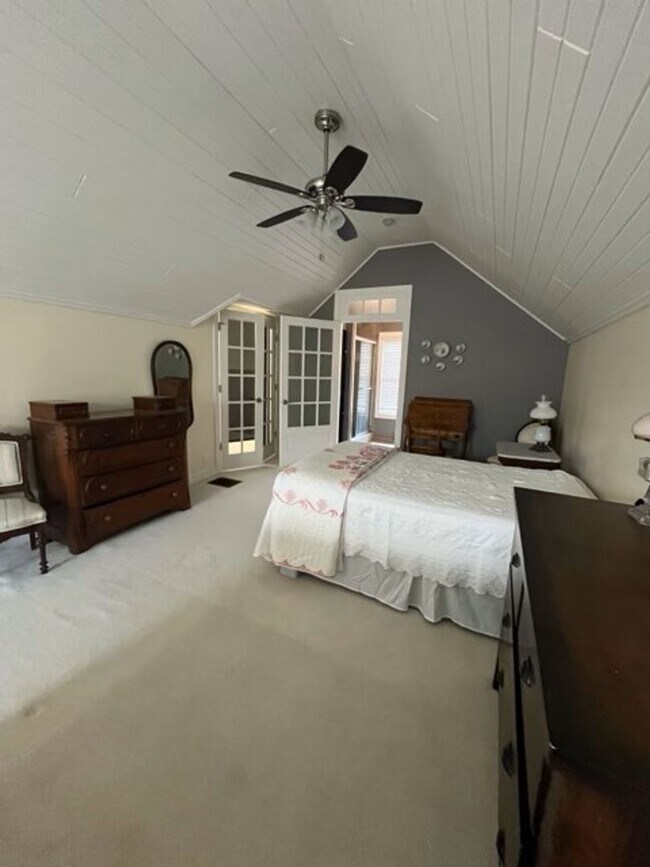 Building Photo - Aksarben Tudor For Rent