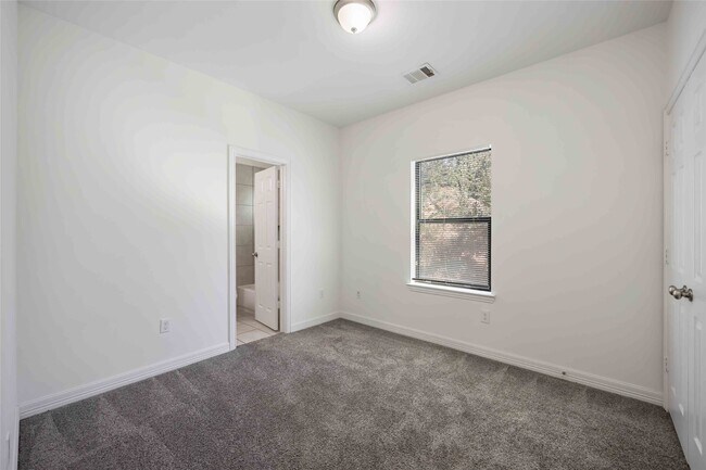 Building Photo - 8710 Knox St