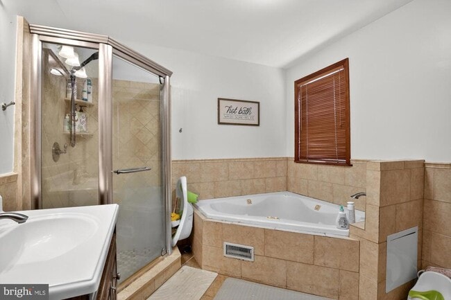 Building Photo - 818 Belgrade St