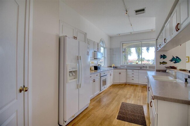 Building Photo - 131 Sands Pt Dr