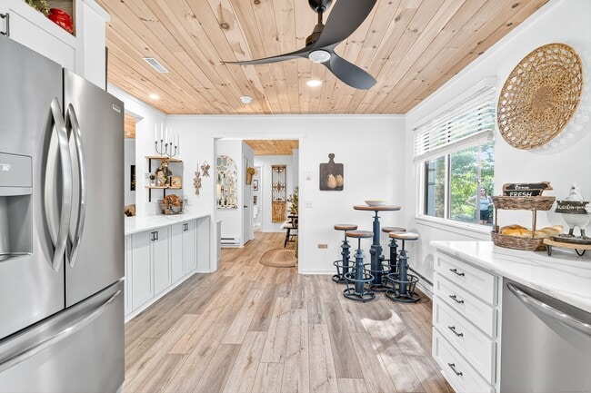 Building Photo - 401 Heritage Vlg