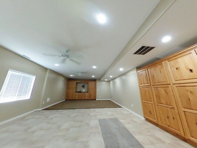 Building Photo - Snow-J3