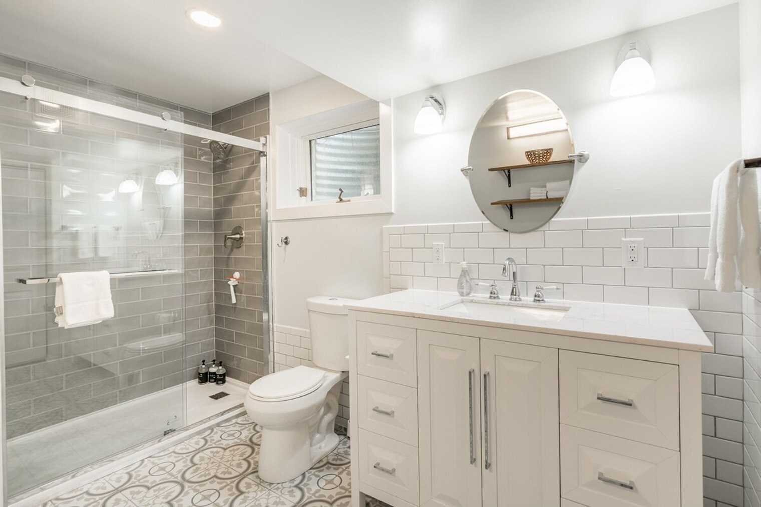 Building Photo - 226 S Hoyne Ave