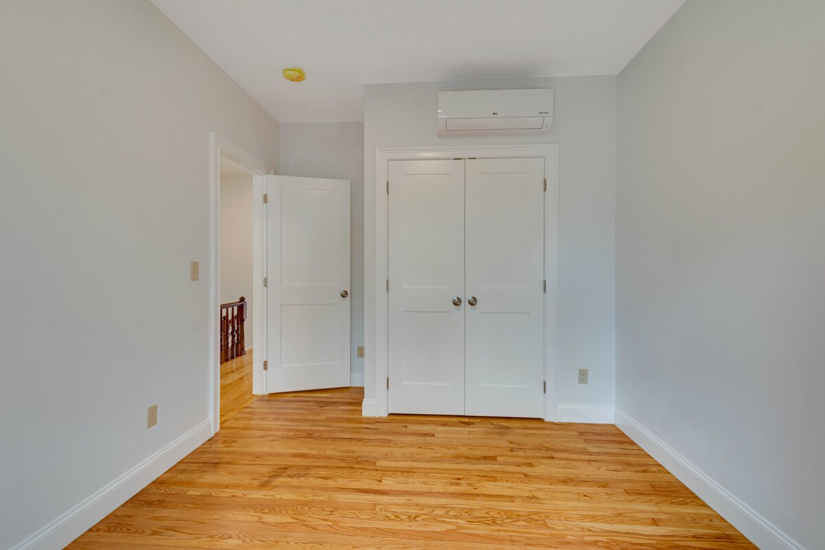 Building Photo - 31 School St