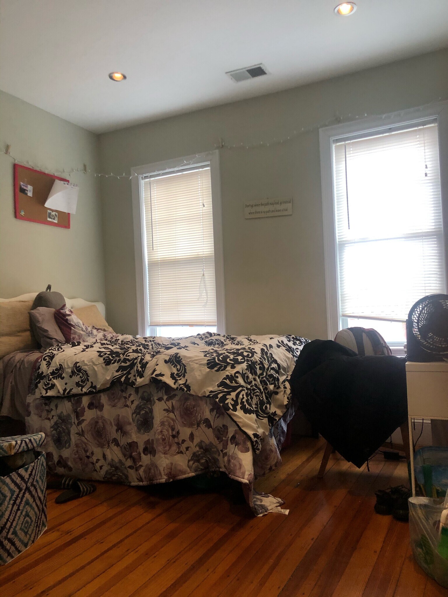 Building Photo - 148 Hillside St