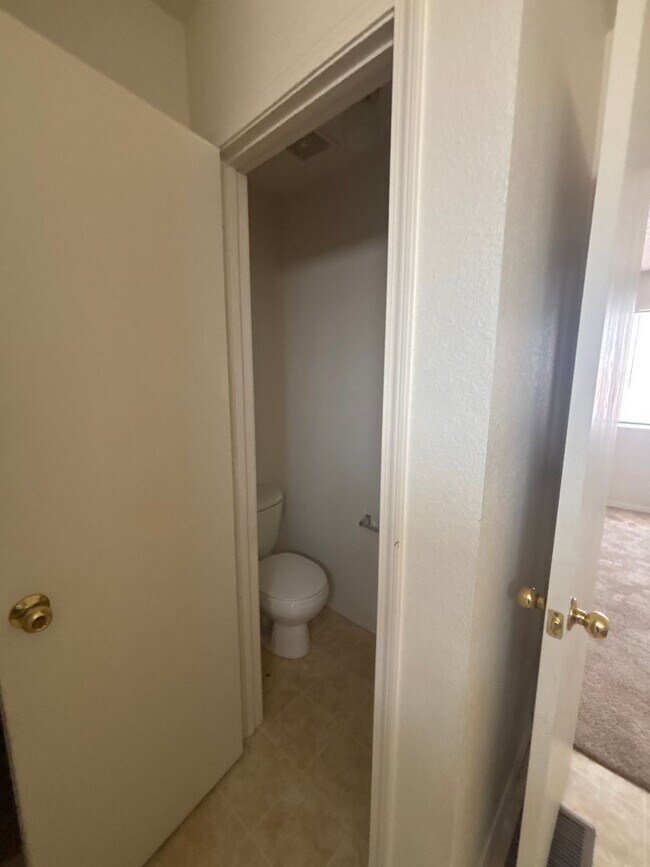 Building Photo - Rental home Near North Hills