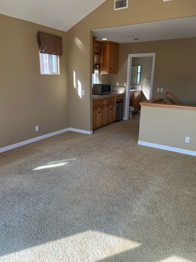 Building Photo - Custom home 1 block to ocean