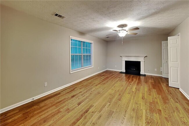 Building Photo - 5027 Wesleyan Dr