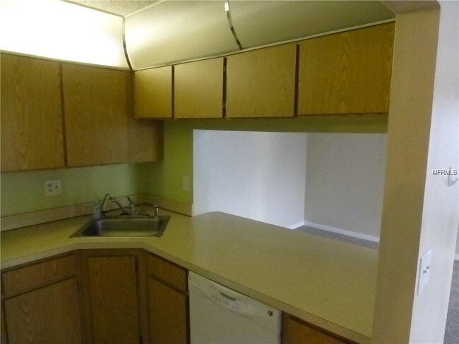 Building Photo - 1182 Pine Ridge Cir W