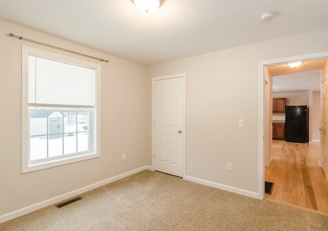 Building Photo - 60 Russell Hill Rd