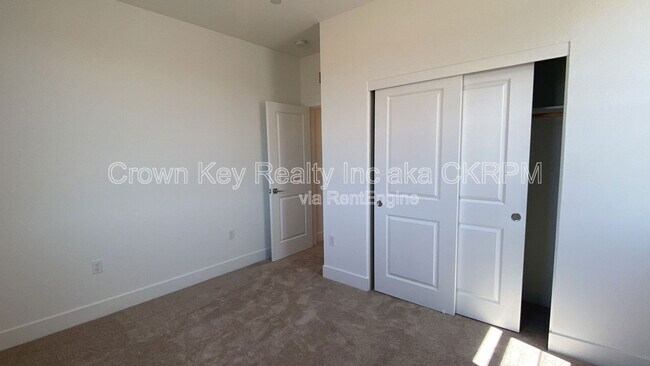 Building Photo - 120 Adriana Dr