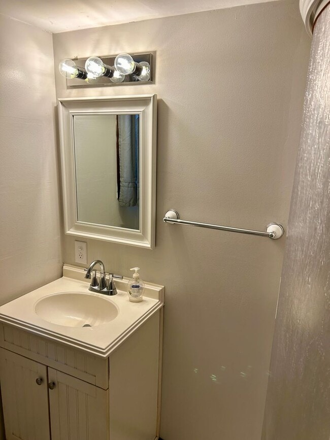 Building Photo - Check Out This 2-Bed/1-Bath Home in Bluffton!