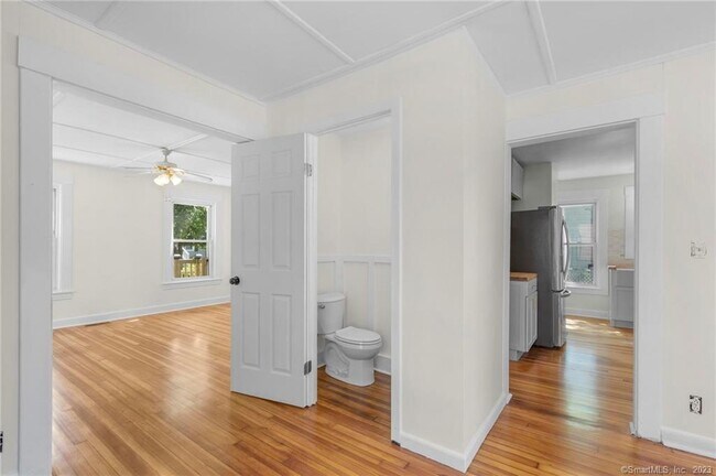 Building Photo - 22 Sycamore Ln