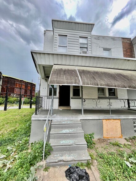 Building Photo - 3 Bedroom Home Available Now