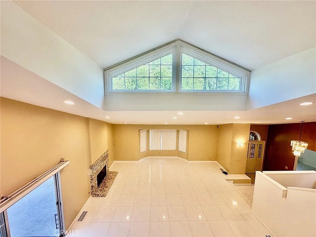 Building Photo - 2255 E Chevy Chase Dr