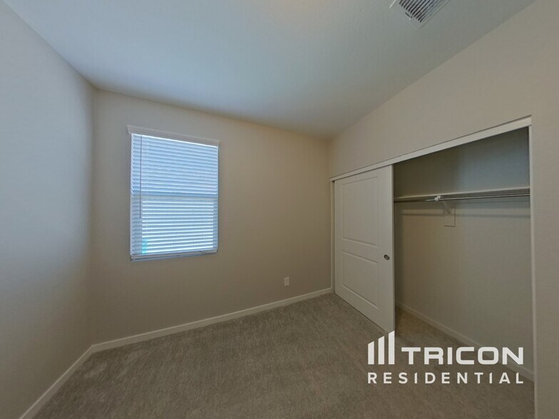 Building Photo - 40381 W Hillman Dr