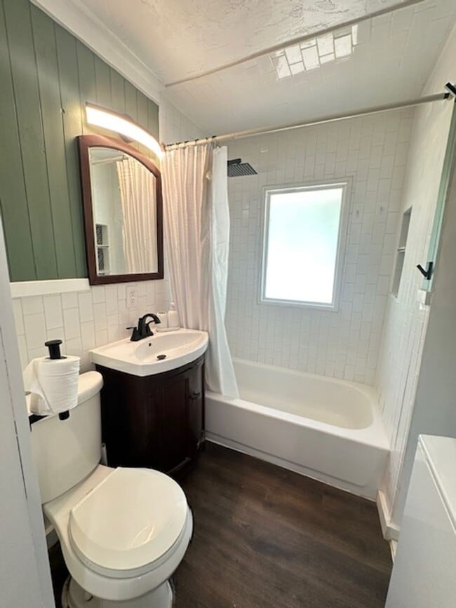 Building Photo - Updated - Wood Floors - 2/1