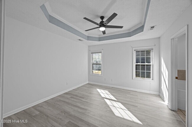 Building Photo - 335 Tall Pine Rd