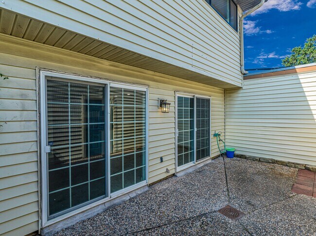 Building Photo - 2568 Bering Dr