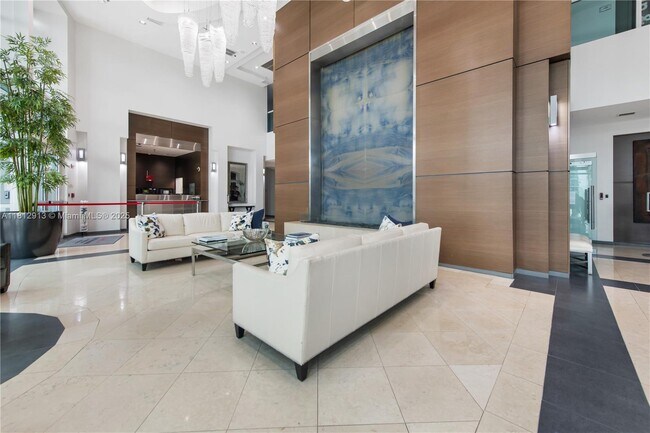 Building Photo - 1155 Brickell Bay Dr