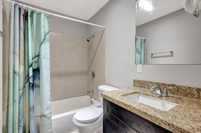 Building Photo - 2110 Sherwood Forest Blvd