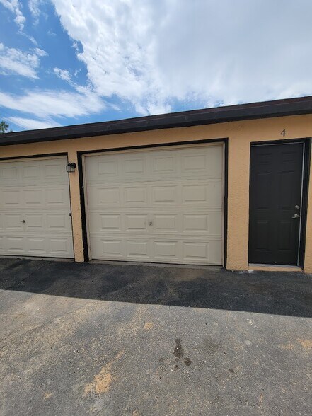Building Photo - 16911 Glenetta Way