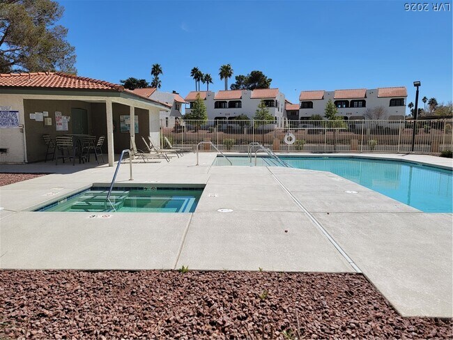 Building Photo - 711 Bass Dr