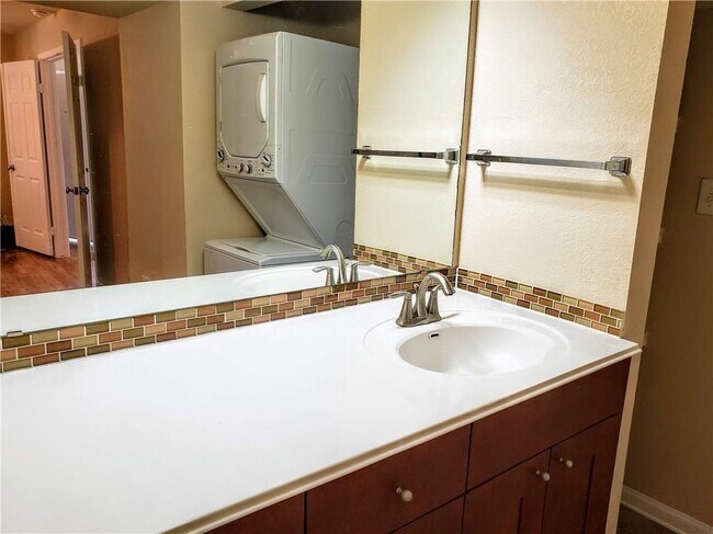 Building Photo - 7685 Northcross Dr