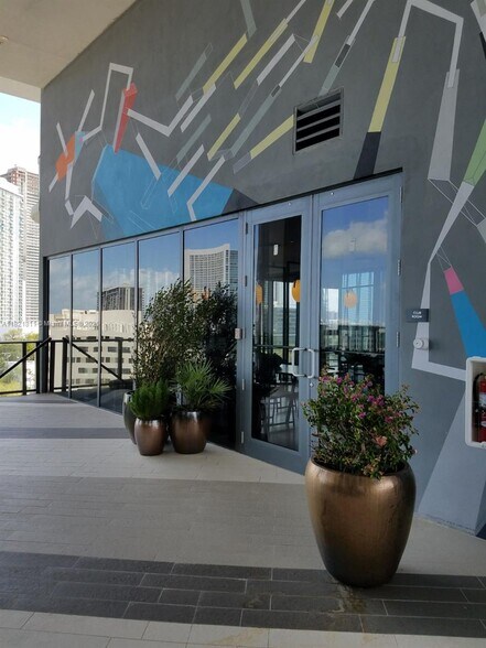 Primary Photo - 121 NE 34th St