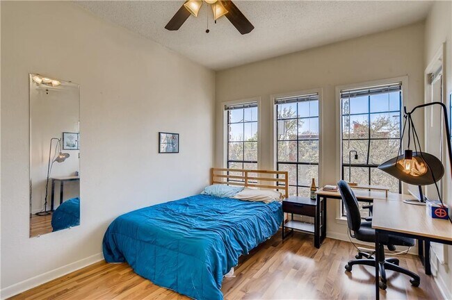 Building Photo - 711 W 21st St