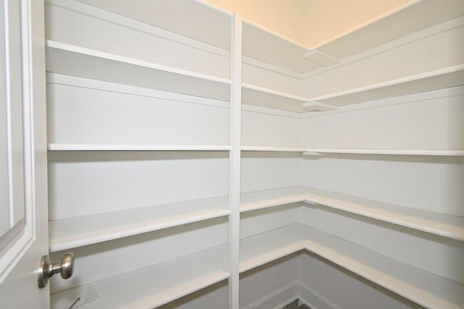 Building Photo - 3 Bedroom, 2.5 Bath Duplex