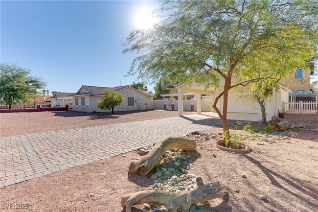 Building Photo - 2121 Rosanna St