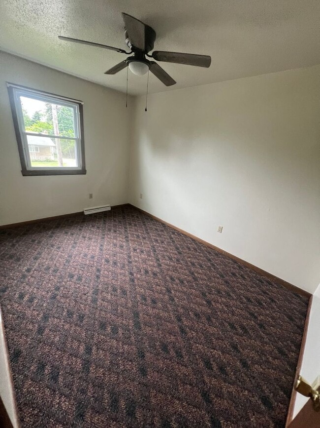 Building Photo - Millcreek 3 Bedroom House