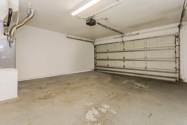 Building Photo - 3007 Summer House Dr