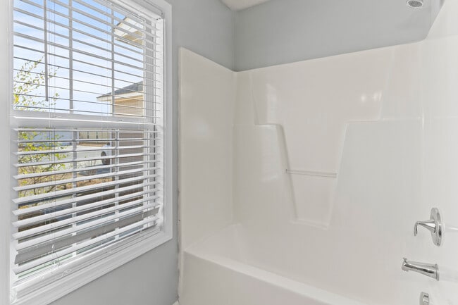 Building Photo - 2842 Weathersby Dr