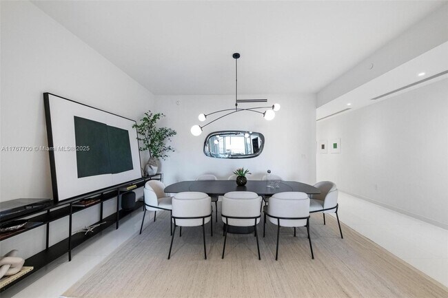 Building Photo - 300 Biscayne Blvd Way