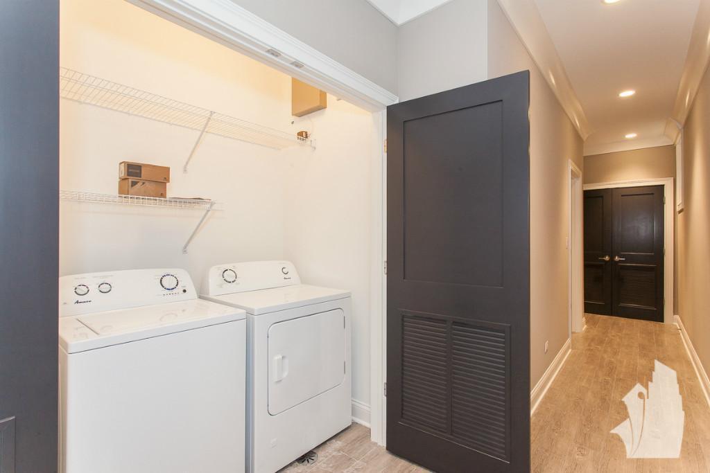 Building Photo - 872 W Lill Ave