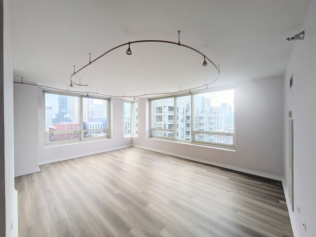 Building Photo - 33 W Ontario St