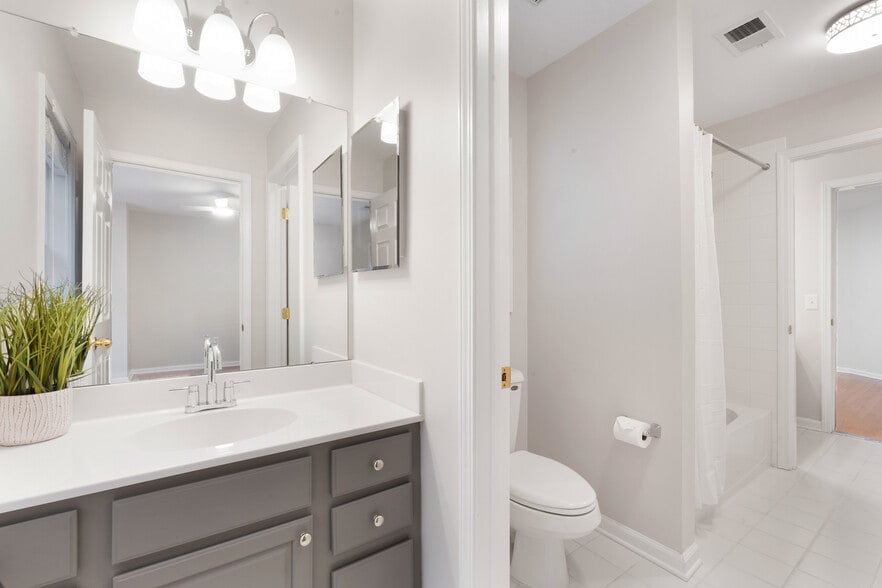 Bath - 64 Henning Ter