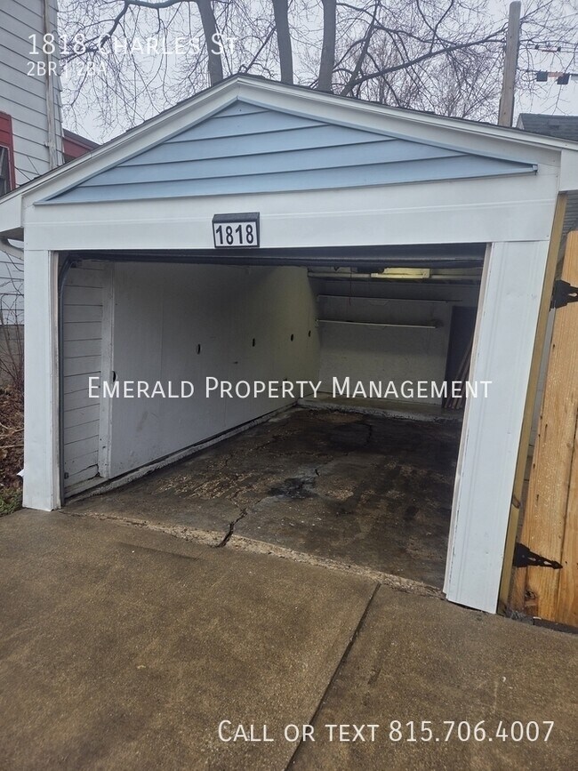 Building Photo - 1818 Charles St