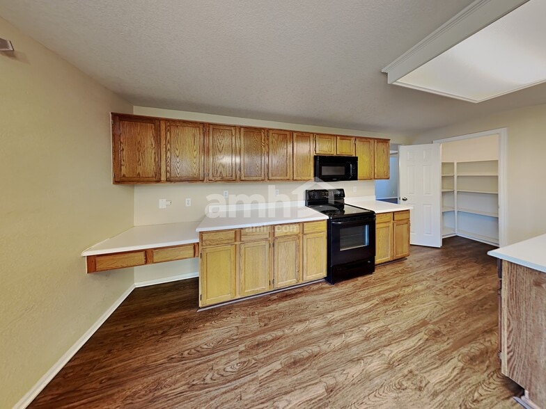 Building Photo - 11393 Gray St