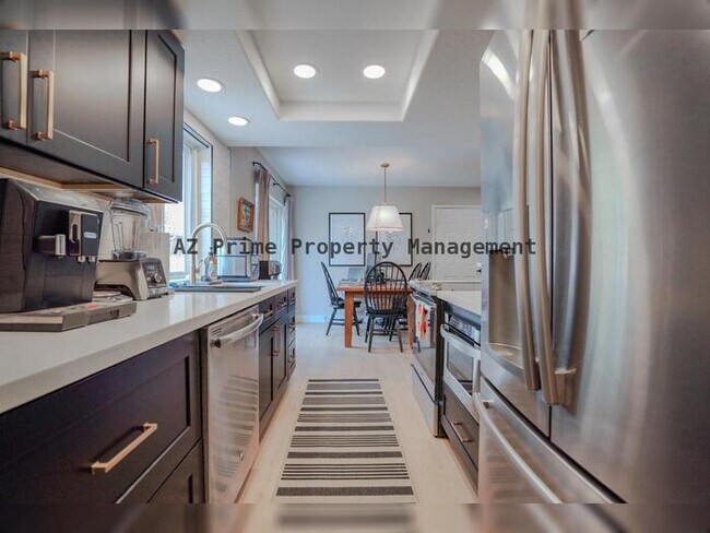 Building Photo - 10407 N 10th Pl