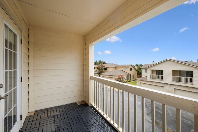 Building Photo - 7500 Shadowridge Run