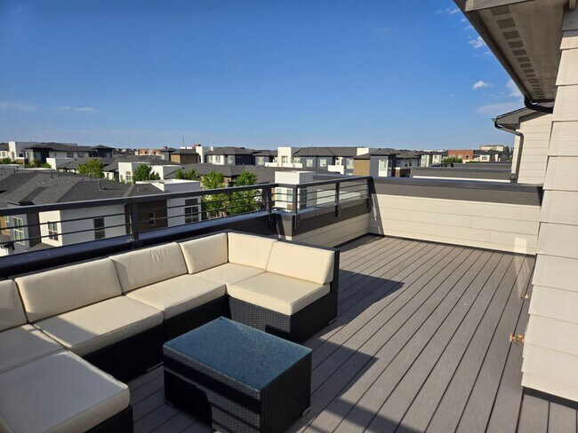 Building Photo - Amazing townhome in Central Park near Nort...