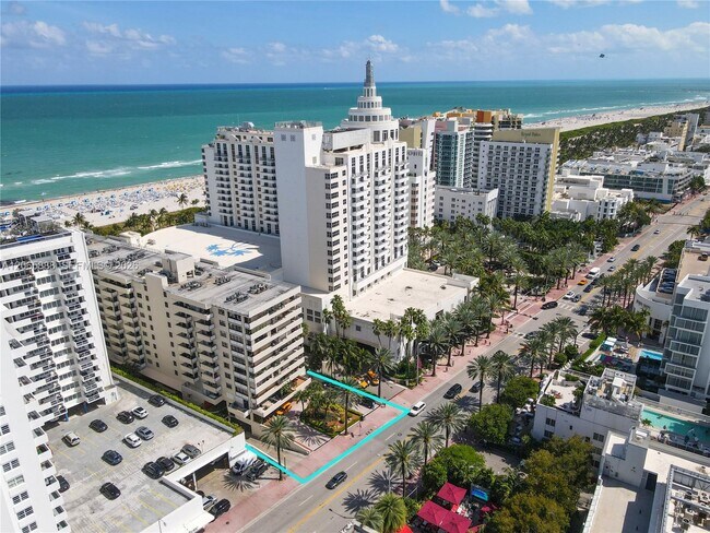 Building Photo - 1621 Collins Ave