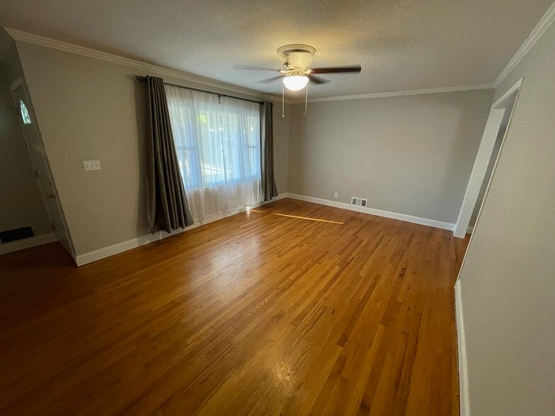 Building Photo - 8302 Travis Ln