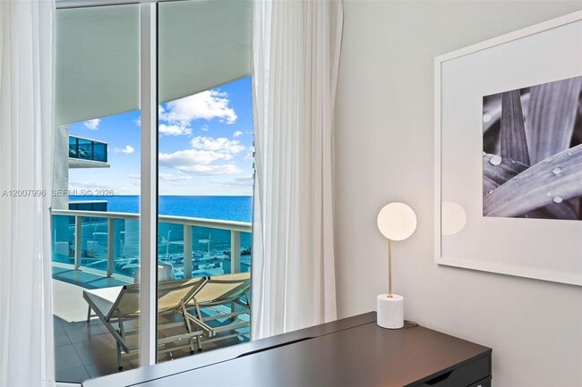 Building Photo - 2711 S Ocean Dr